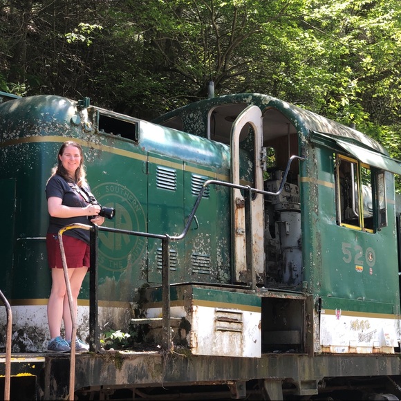 • Meet Your Posher • - Picture 2 of 8